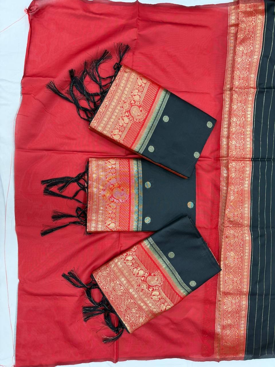 Designer Banarasi Silk Saree Gold Zari Woven Heavy Pallu Party Sari With Blouse