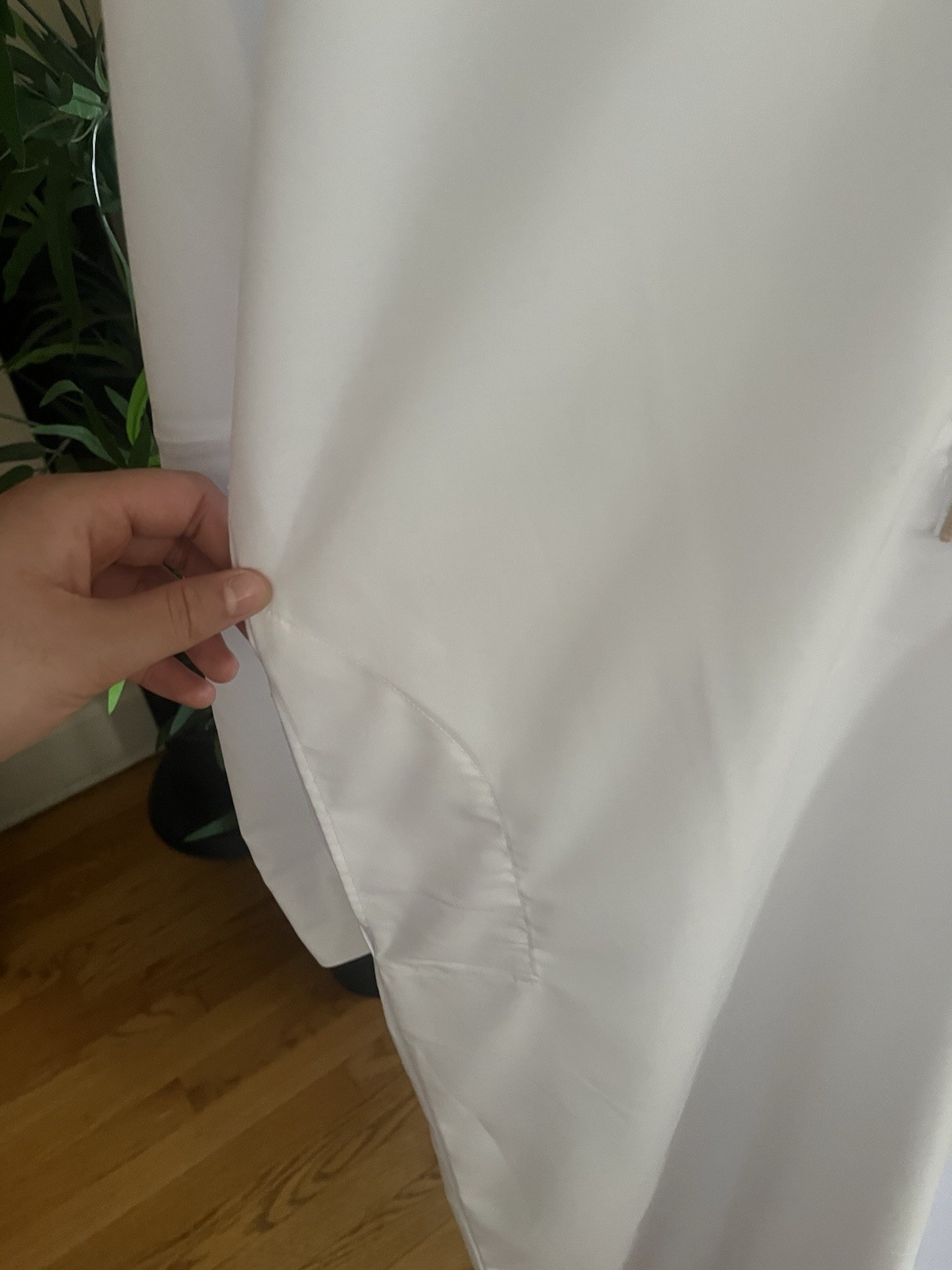 Men’s White Embroidered Thobe Size 56