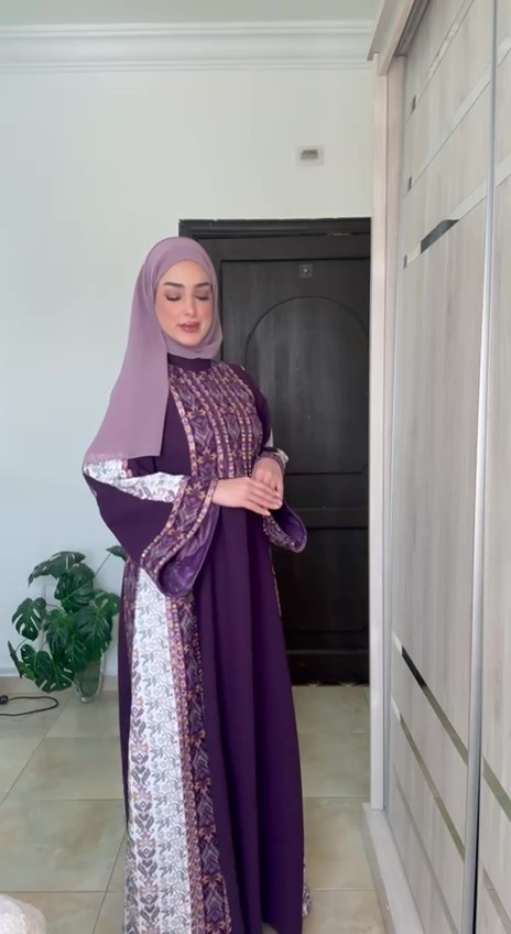 Palestinian Women Embroidered Thobe Dress Tatreez, long flowing and Wide Sleeves