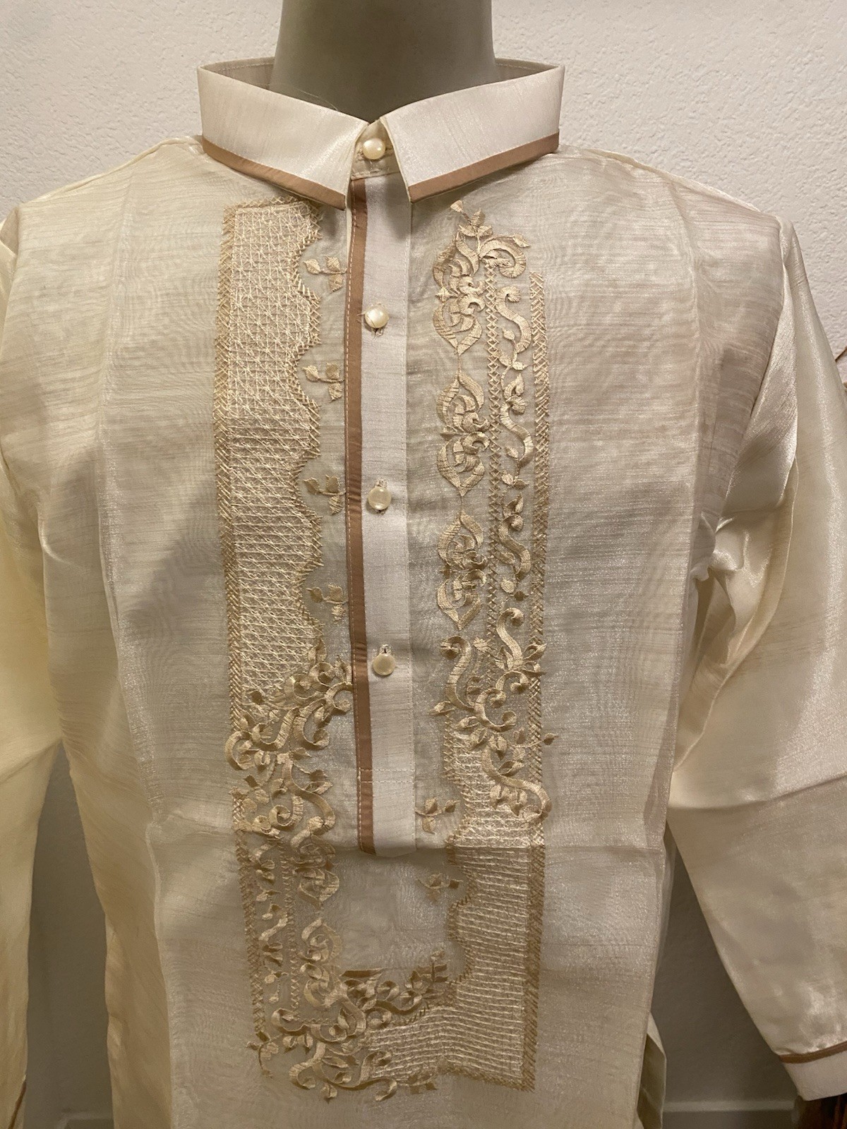 Barong Tagalog Men 2XL Organza W/ Fiber & Embroidery Accent Double Lining.