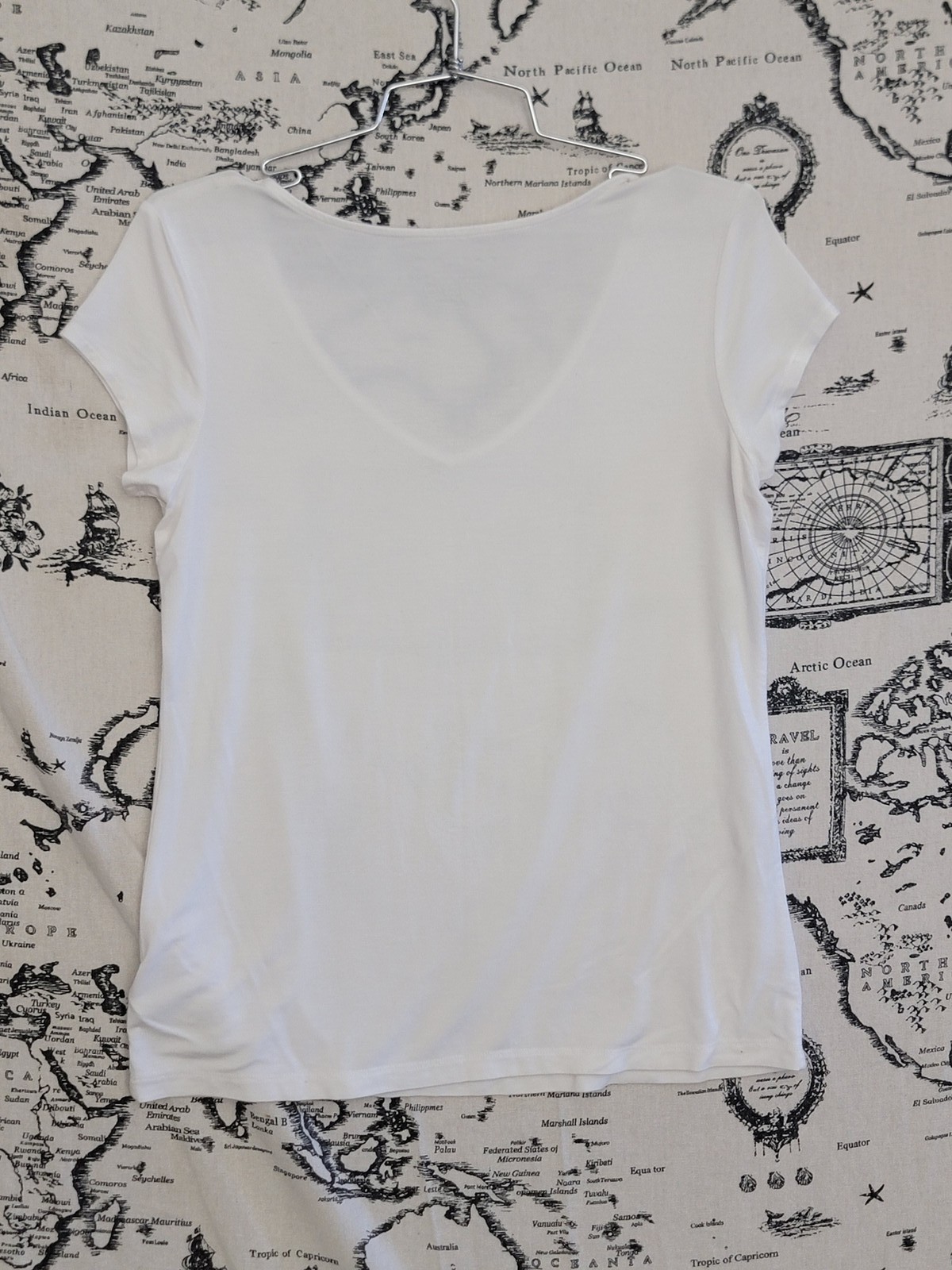 Tahari Essentials White V-Neck T-Shirt Women’s S/P Short Sleeve Soft Blend