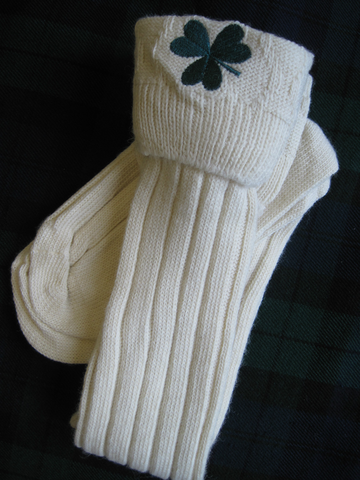 Embroidered Kilt Hose ( Off-White /w Shamrock ) NEW Size Large
