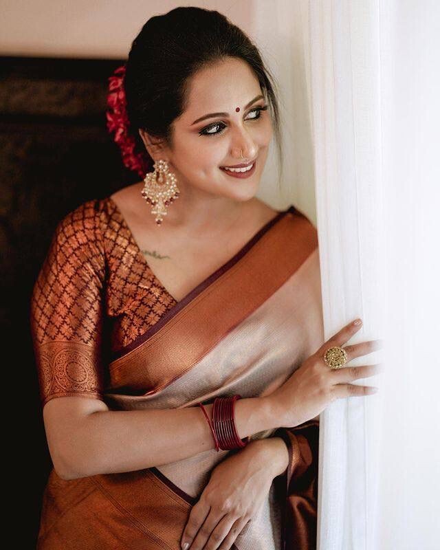 Women’s Banarasi Silk Kanjivaram Jacquard Saree With Unstitched Blouse Piece
