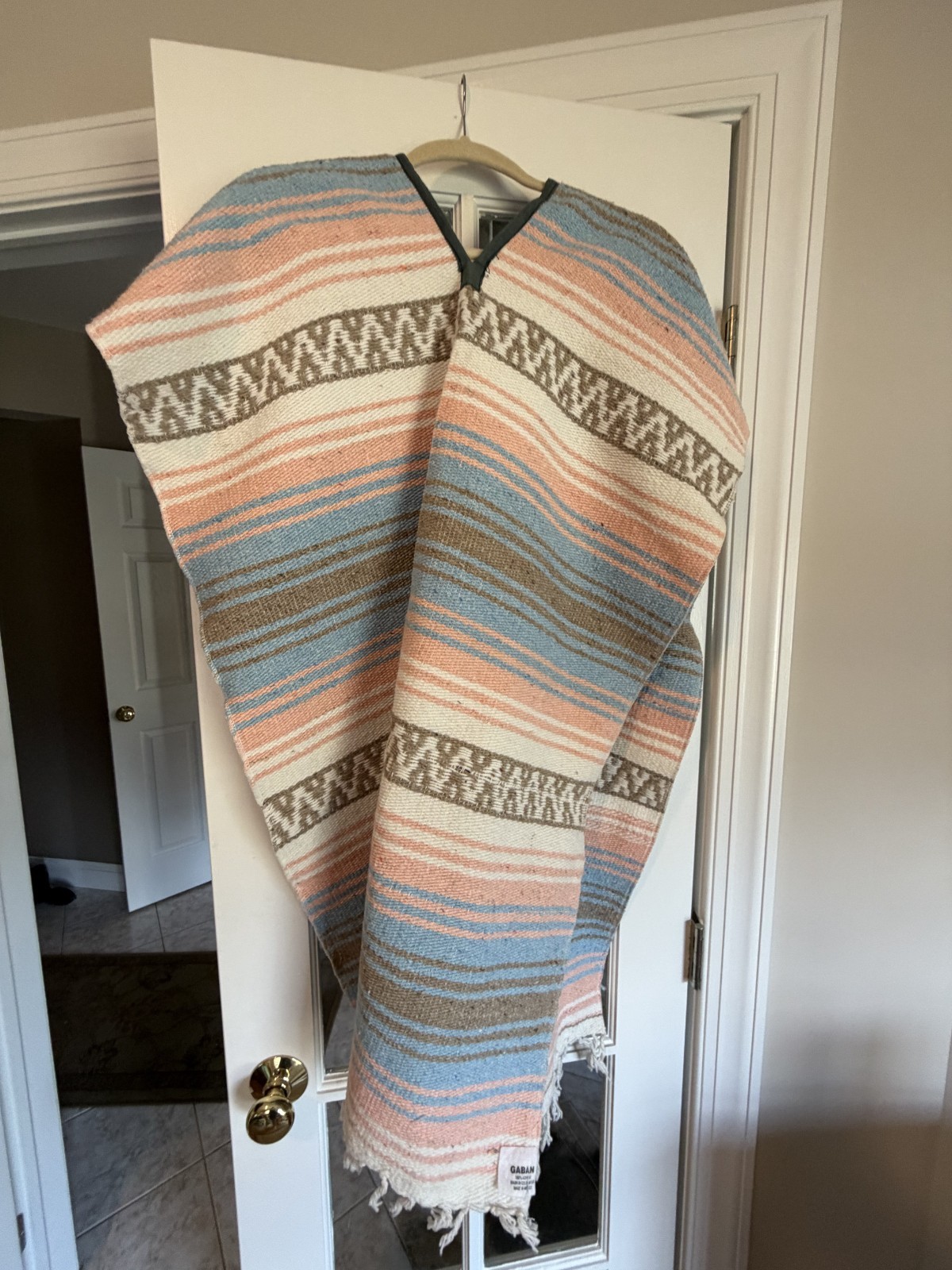 Traditional Mexican gabán (or poncho) made from 100% acrylic