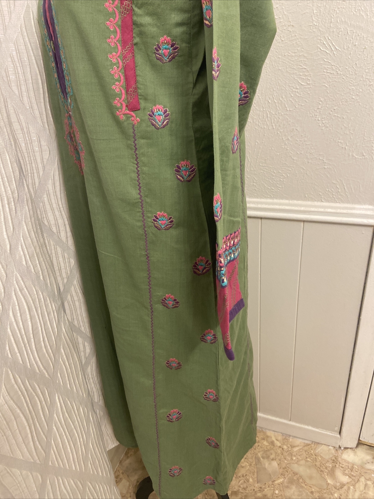 Pakistan Indian Three piece Suit.Shirt Is A-line Style.Brand Genration.