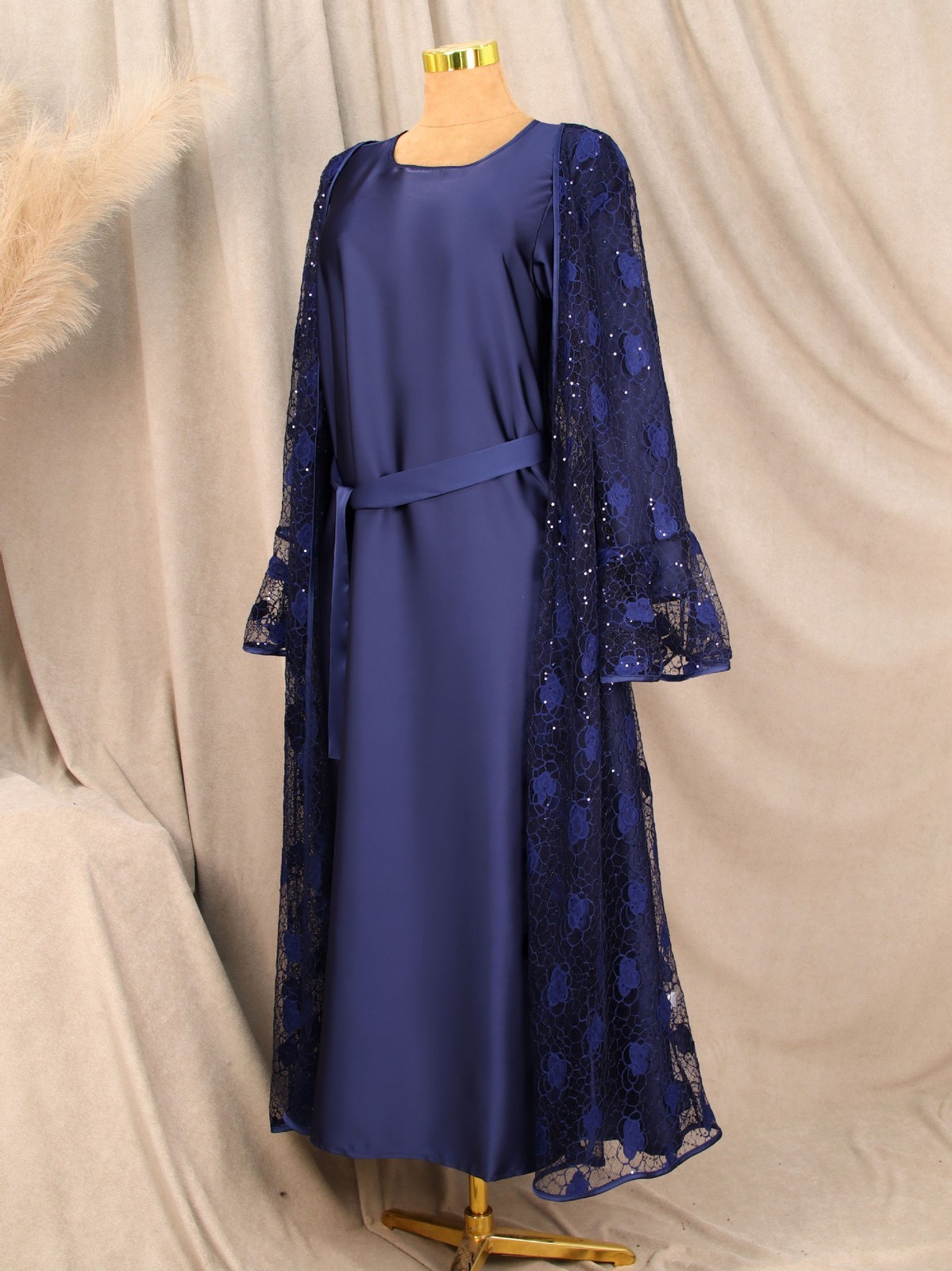Muslim Women 2Pcs Lace Sequin Flared Sleeves Elegant and Dignified Banquet Robe