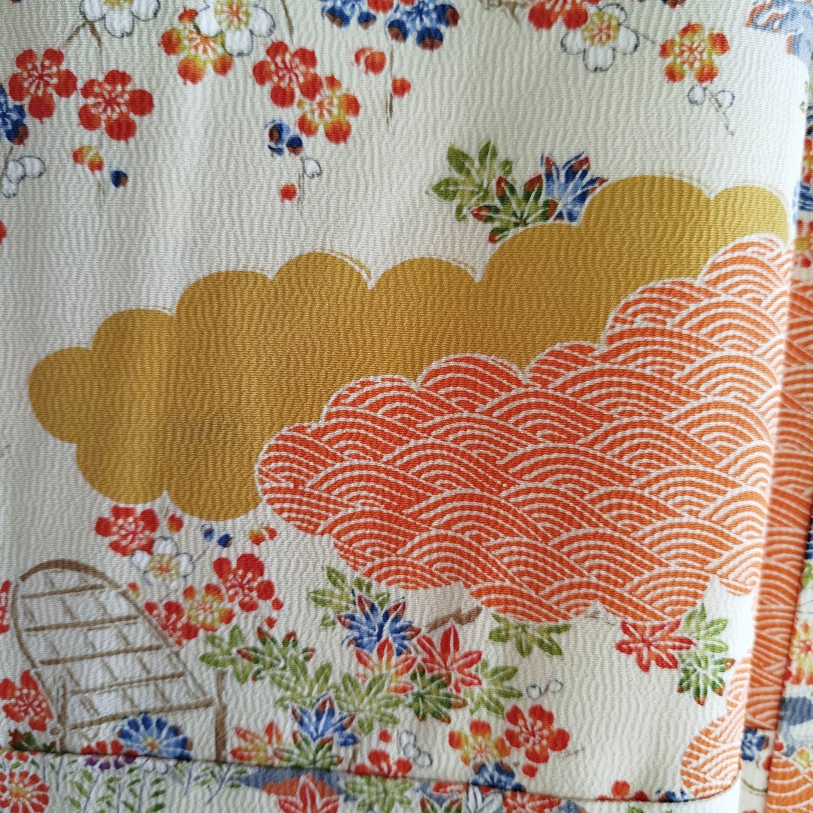 Vintage Silk Komon Kimono Cream Chirimen Stream Floral Seigaiha Pattern Japan