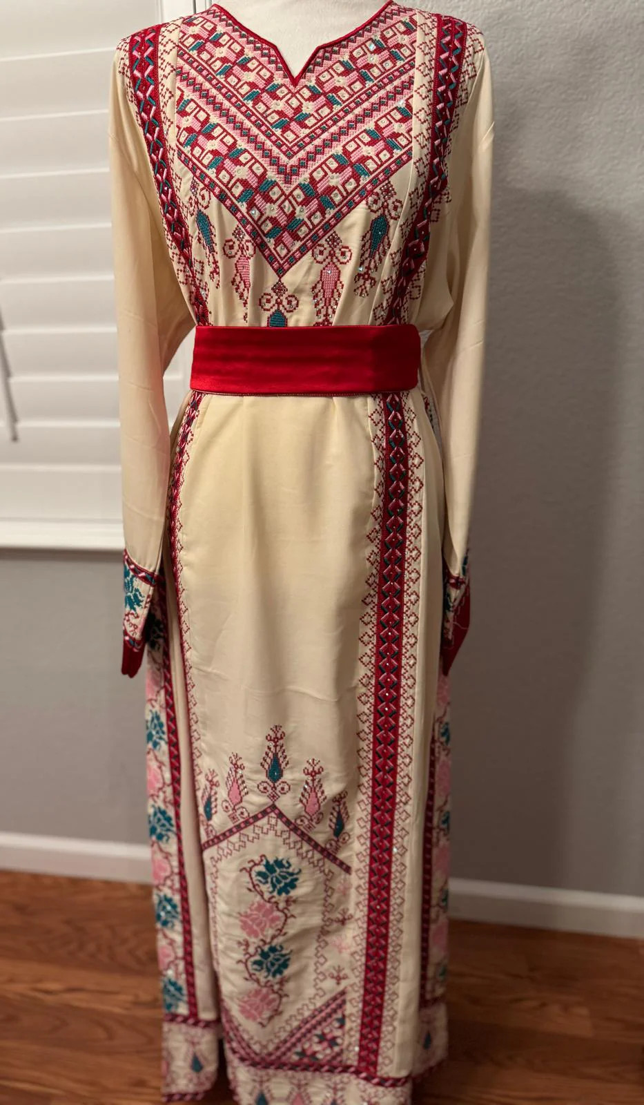 Roma Thobe – Women’s Embroidered Dress, Perfect for Eid, Abaya, Ramadan