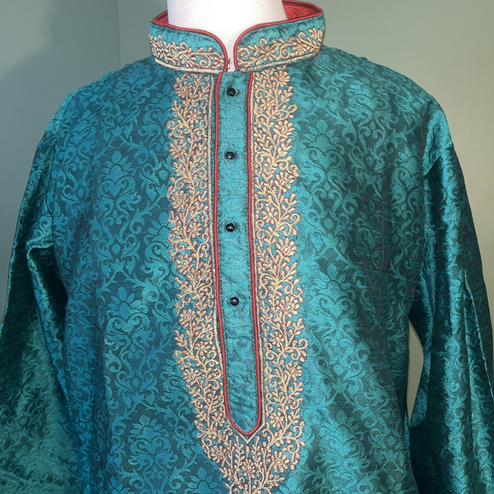 India Ethnic Men’s 2 Piece Green Kurta & Maroon Draw String Pant