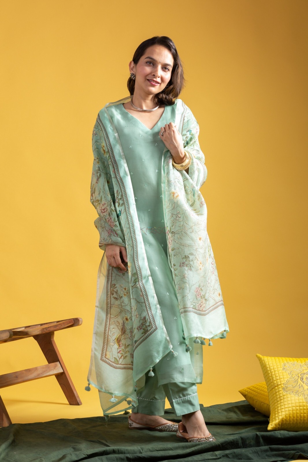 Women’ s Viscose Chanderi Embroidery Kurta with Pant & Dupatta