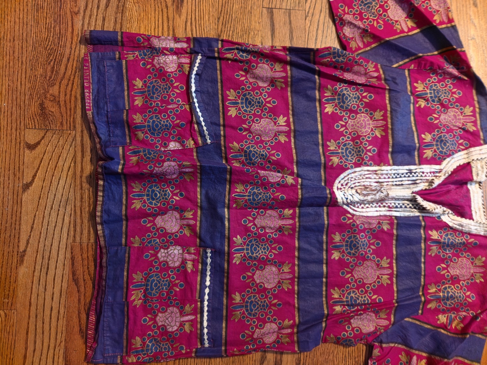 Vintage African Dakshini Embroidered Neckline 22″ Chest Burgundy & Blue