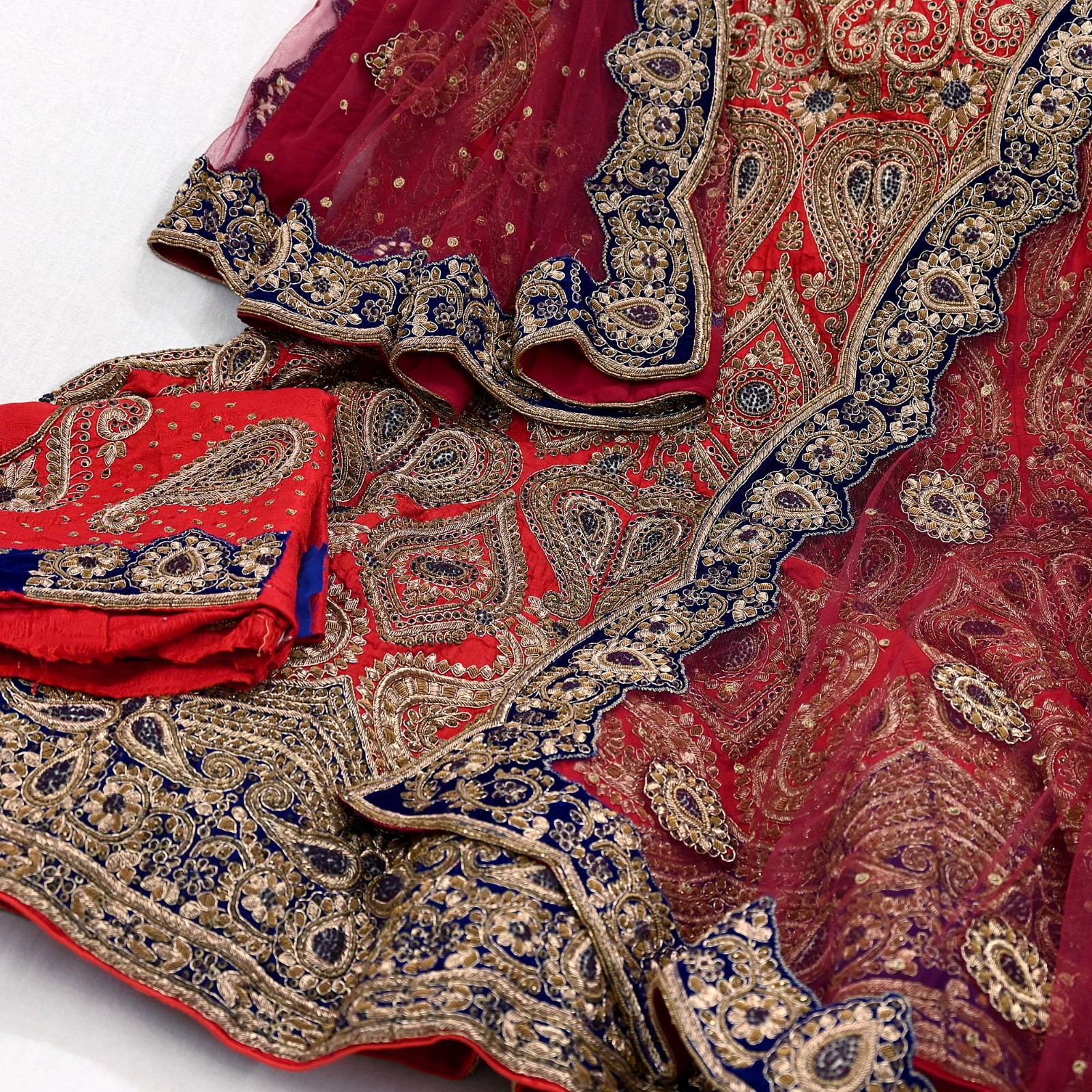 Heavy Red Raw Silk/Net Hand Embroidered Lehenga 3pcs Set By Designer Sabyasachi