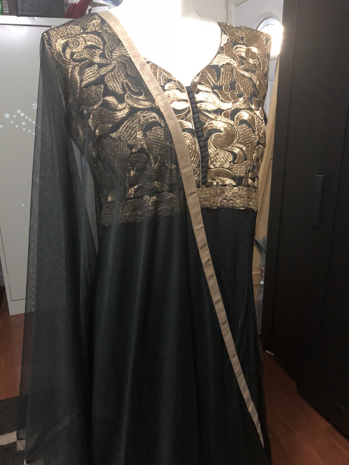 Indian-Pakistani Salwar-Medium 38 Heavy Work Anarkali Dress-black With Gold Zari