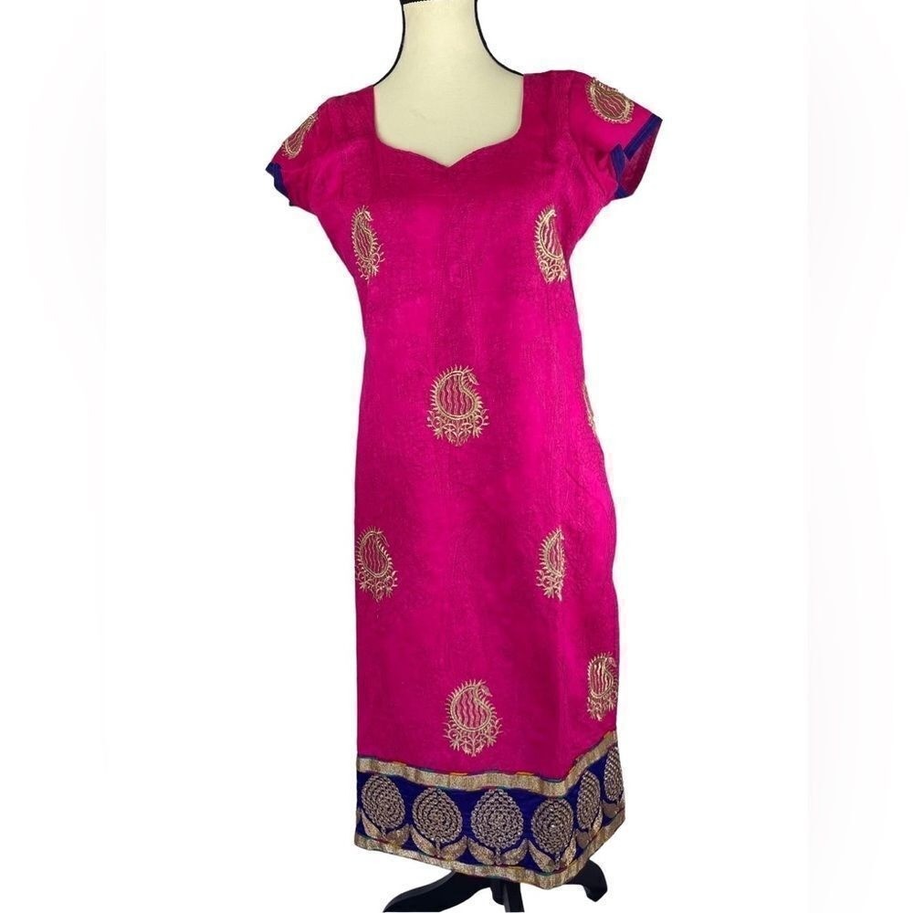 Sari type tunic embroidered with sequins slits on the side- lined insude sz M