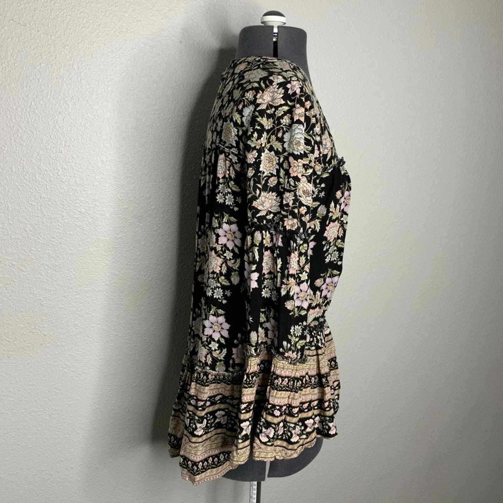 American Eagle floral peasant top xs
