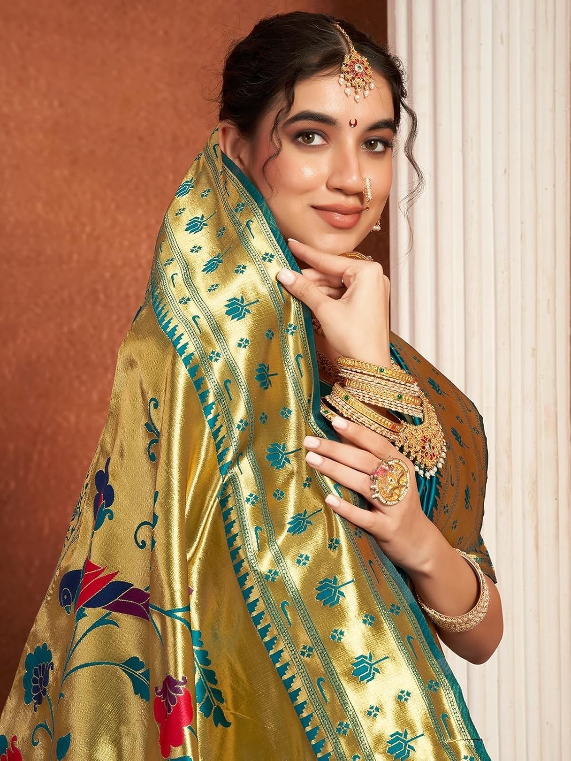 Women’s Silk Paithani Jacquard Weaving Saree with Unstitched Blouse Piece