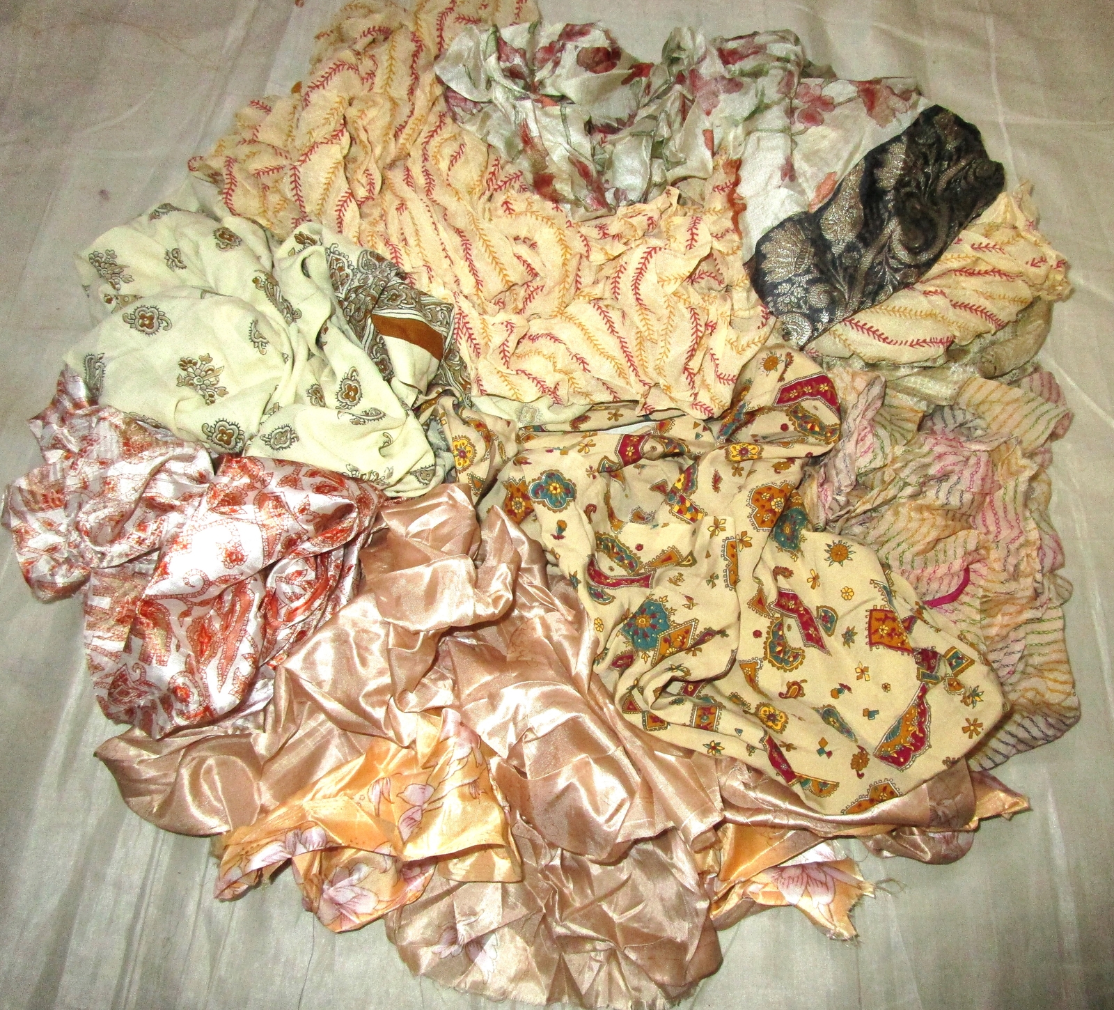 LOT ART SILK Antique Vintage Sari REMNANT Fabrics 100 GRAMS Cream #ABXQE
