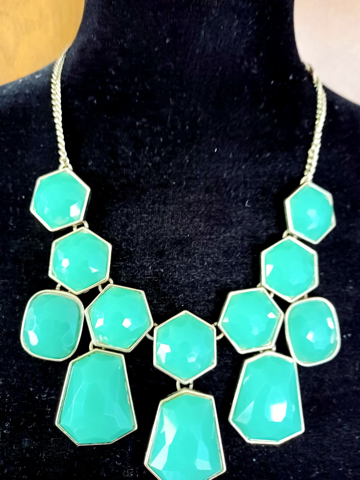 Pre-owned Trendy, versatile and beaded necklace