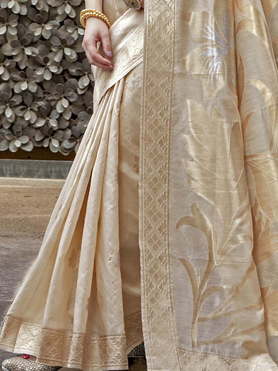 Women’s Cotton Silk Botanical Woven Design Saree With Unstitched Blouse Piece