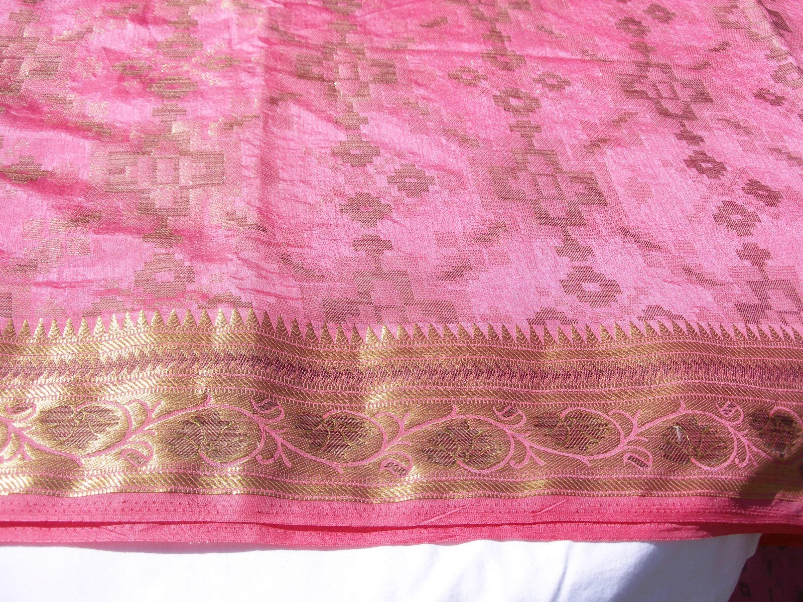 NEW SILK SARI WITH ZARI AND PINK COLOR