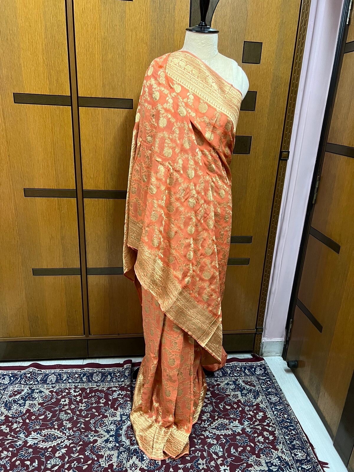 Gorgeous Handloom Pure Khaddi Georgette Bandhini Saree – Peach And Gold