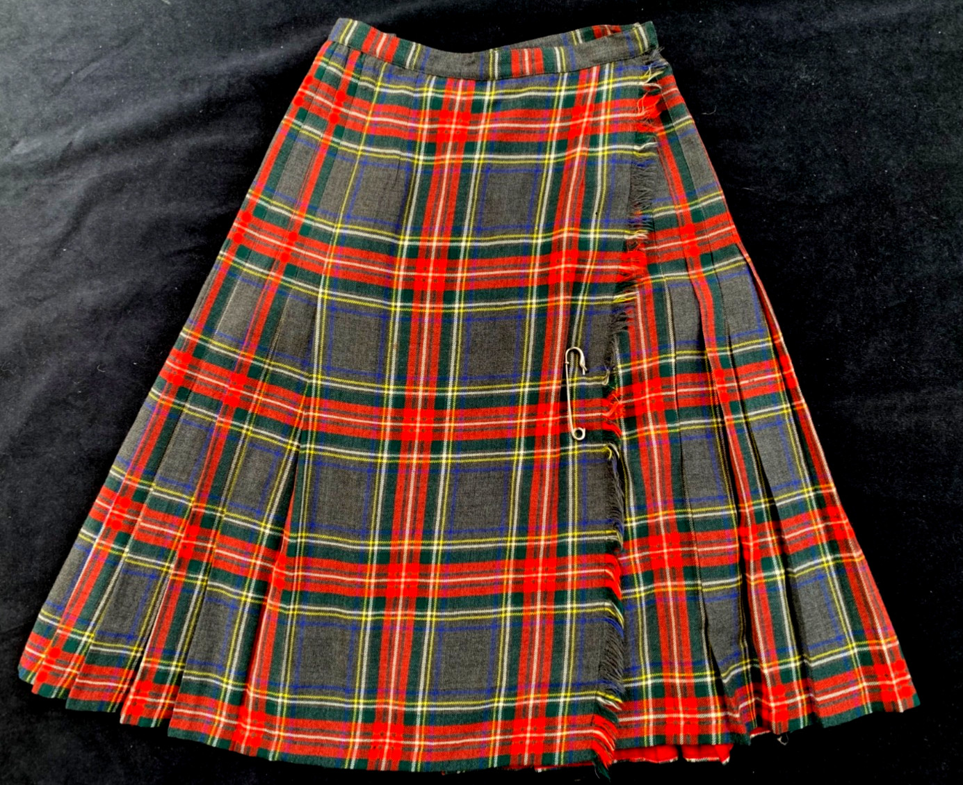 Sportcraft vintage “Charcoal Stewart“ tartan wool kilt-kids’ 12-Canada
