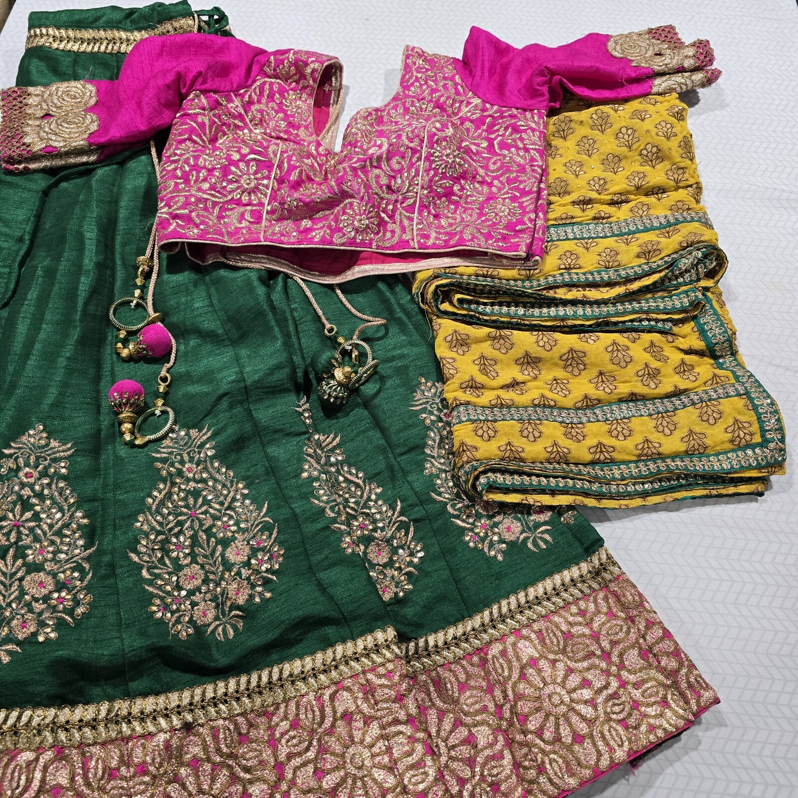 GORGEOUS! 3 PIECE Multi COLORED LENGHA CHOLI- SIZE M