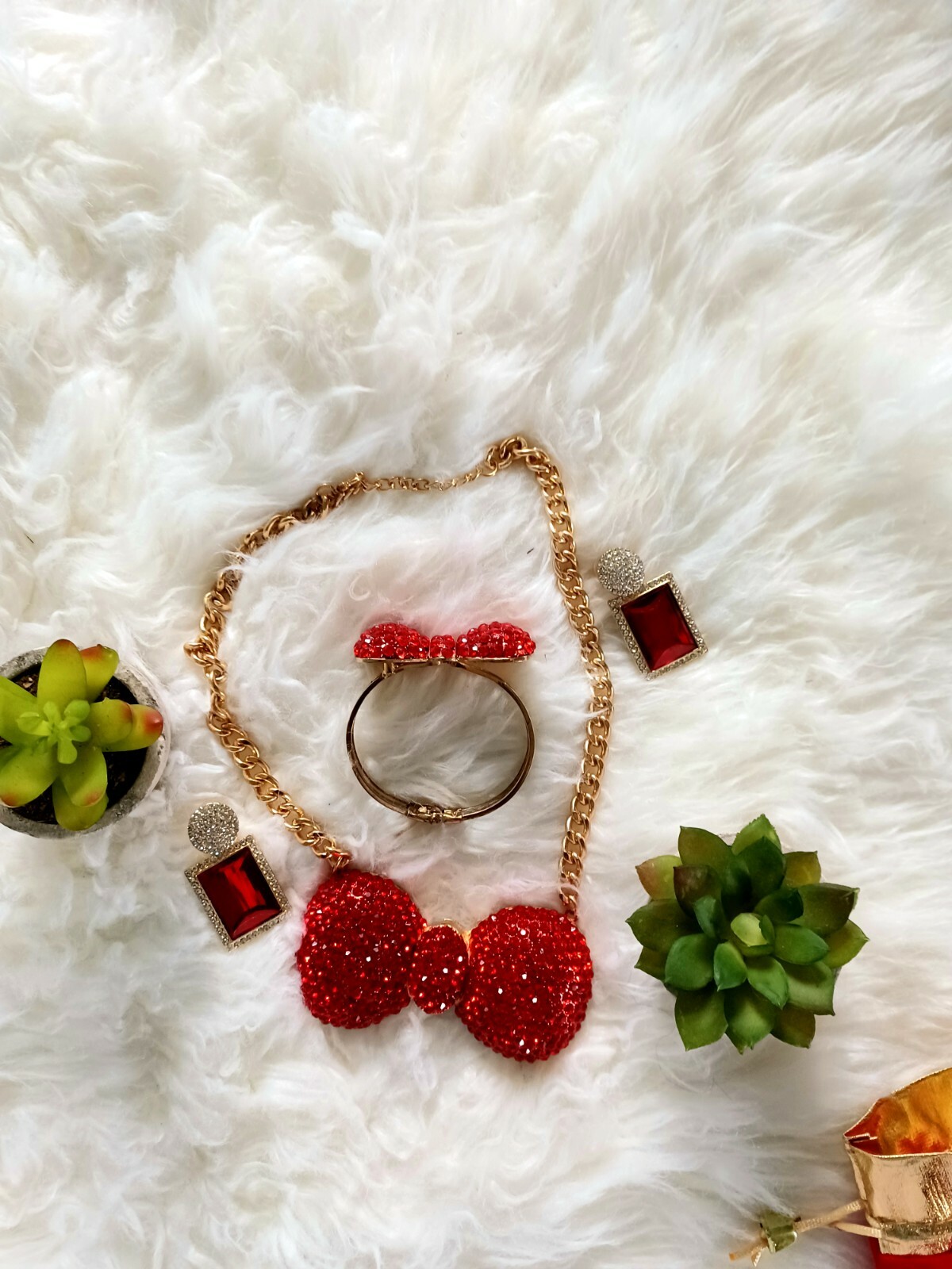 Pre-owned Trendy, versatile bow gold-plated necklace with earrings
