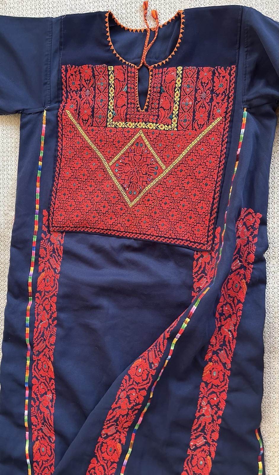 Vintage Palestinian Thobe – Hand-Embroidered Arabic Dress (boy Swinging Motif)