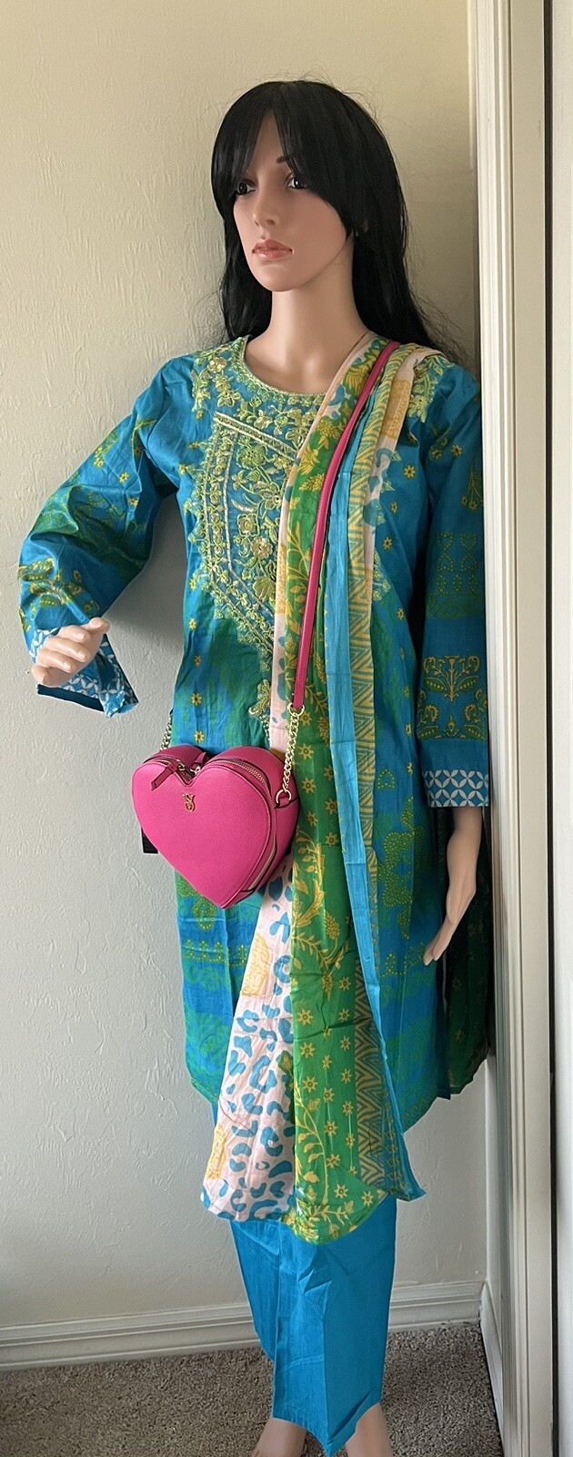 NEW Sana Safinaz pakistan embroidered salwar kameez in size M-38 3pc pick yours.