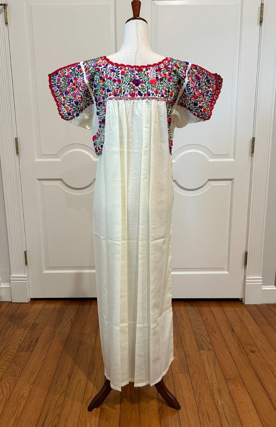 San Antonino Maxi Dress, Oaxaca Mexican dress. hand Embroidered. Silk Threads,
