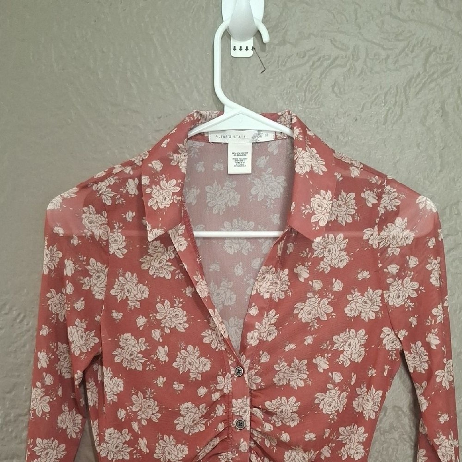 Altar’d State Wome’s Red Ruched Long Sleeve Blouse Size XS