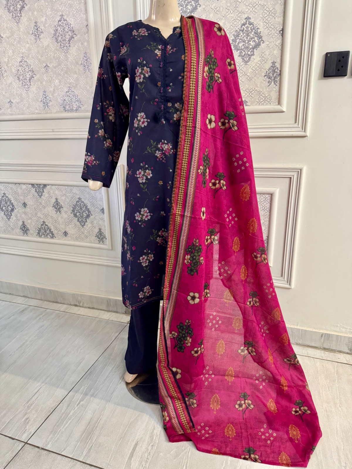 Pakistani Navy Blue & Pink Printed Straight Shirt 3-PCS Lawn Suit ,M