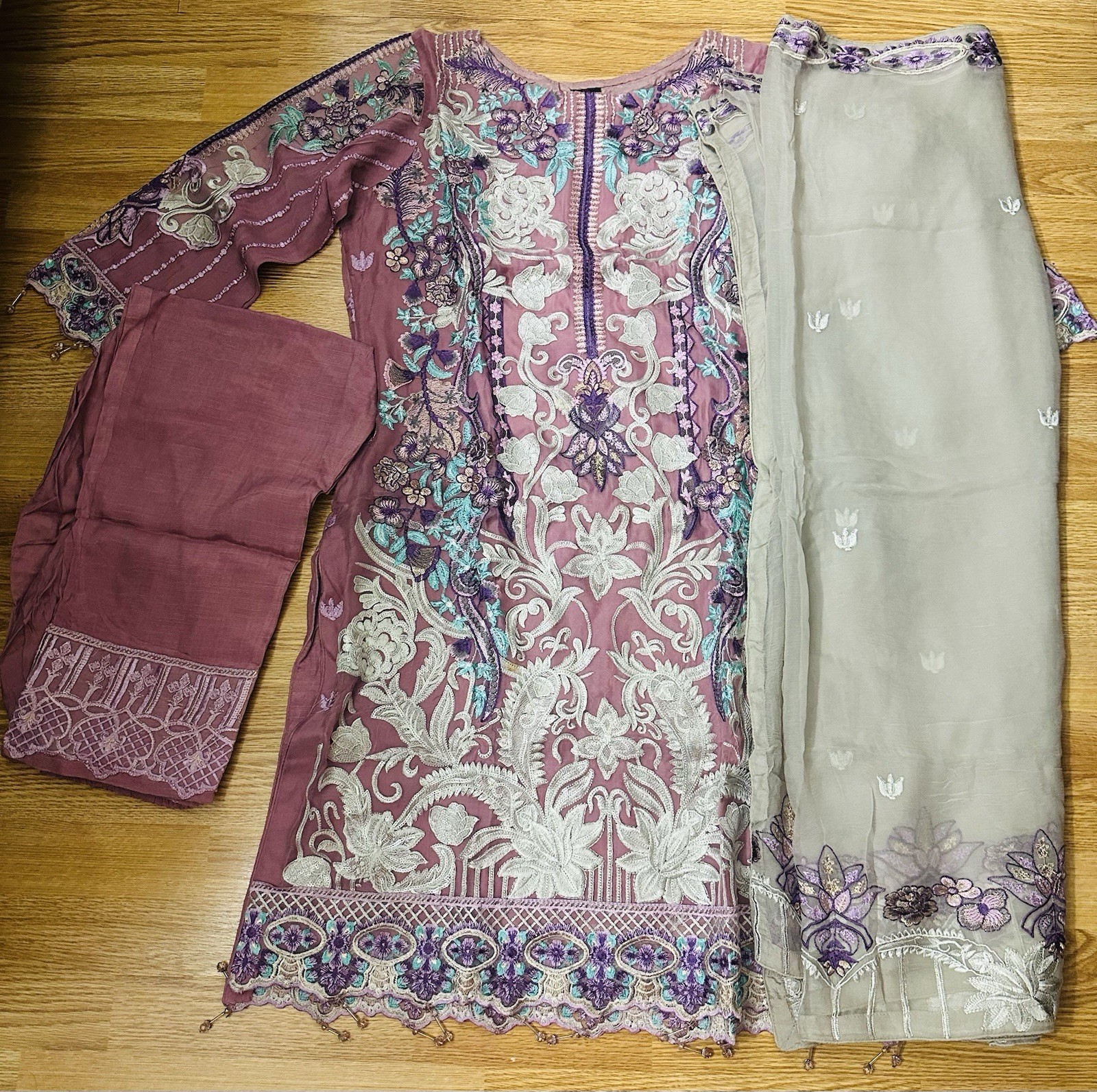 Pakistani Salwar Kameez Purple And Gray Color Embroidery Size 44 Length 40