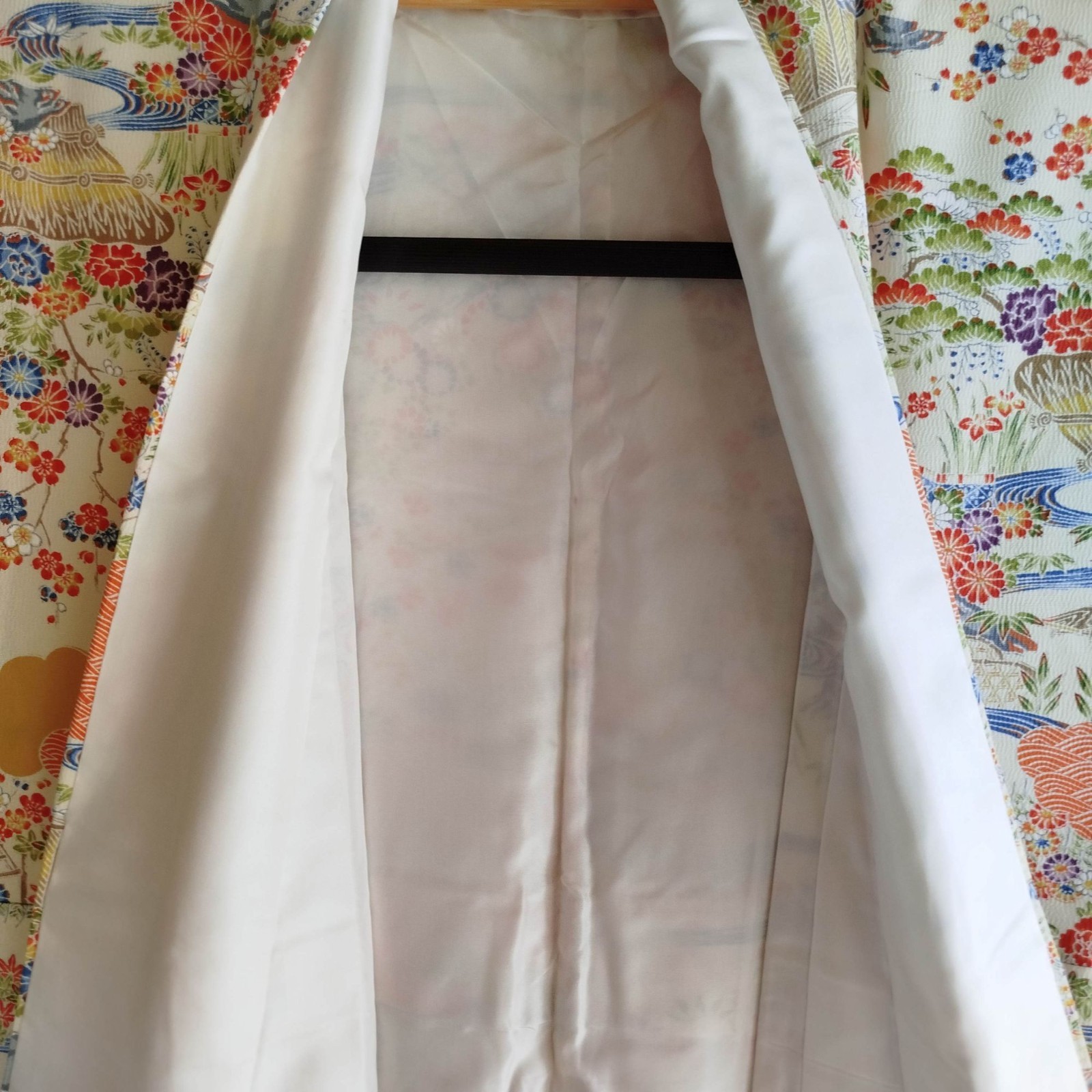 Vintage Silk Komon Kimono Cream Chirimen Stream Floral Seigaiha Pattern Japan