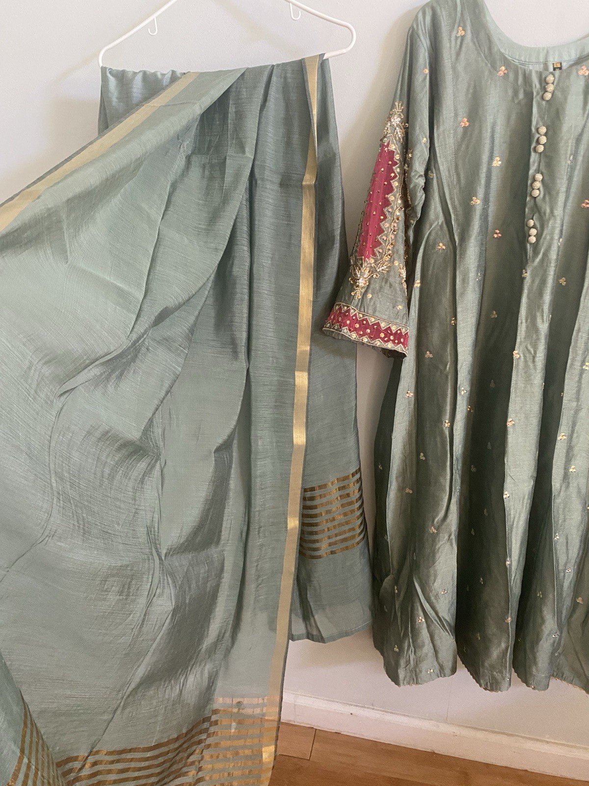 LM Pakistani Green Silk Embroidered Salwar Kameez Women’s M Traditional