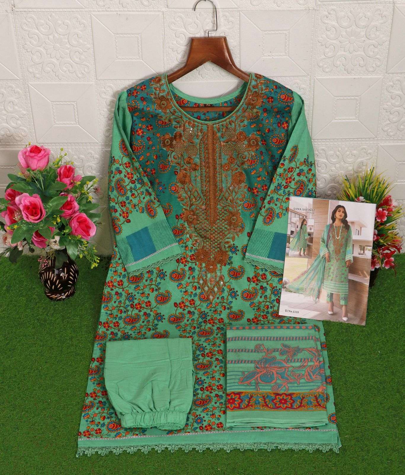 NEW Sana Safinaz pakistan embroidered salwar kameez in size M-38 3pc pick yours.