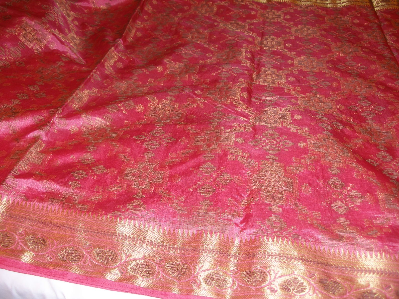 NEW SILK SARI WITH ZARI AND PINK COLOR