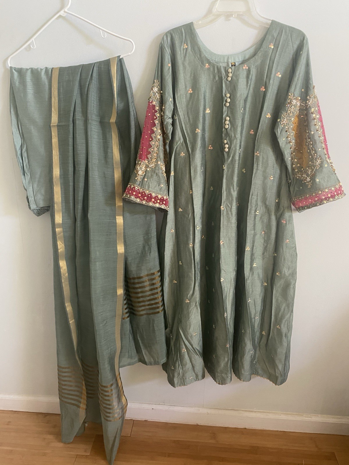 LM Pakistani Green Silk Embroidered Salwar Kameez Women’s M Traditional