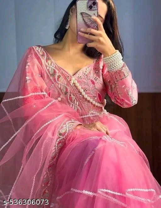 Women’s Heavy Embroidery and Lace Work saree With Running Blouse