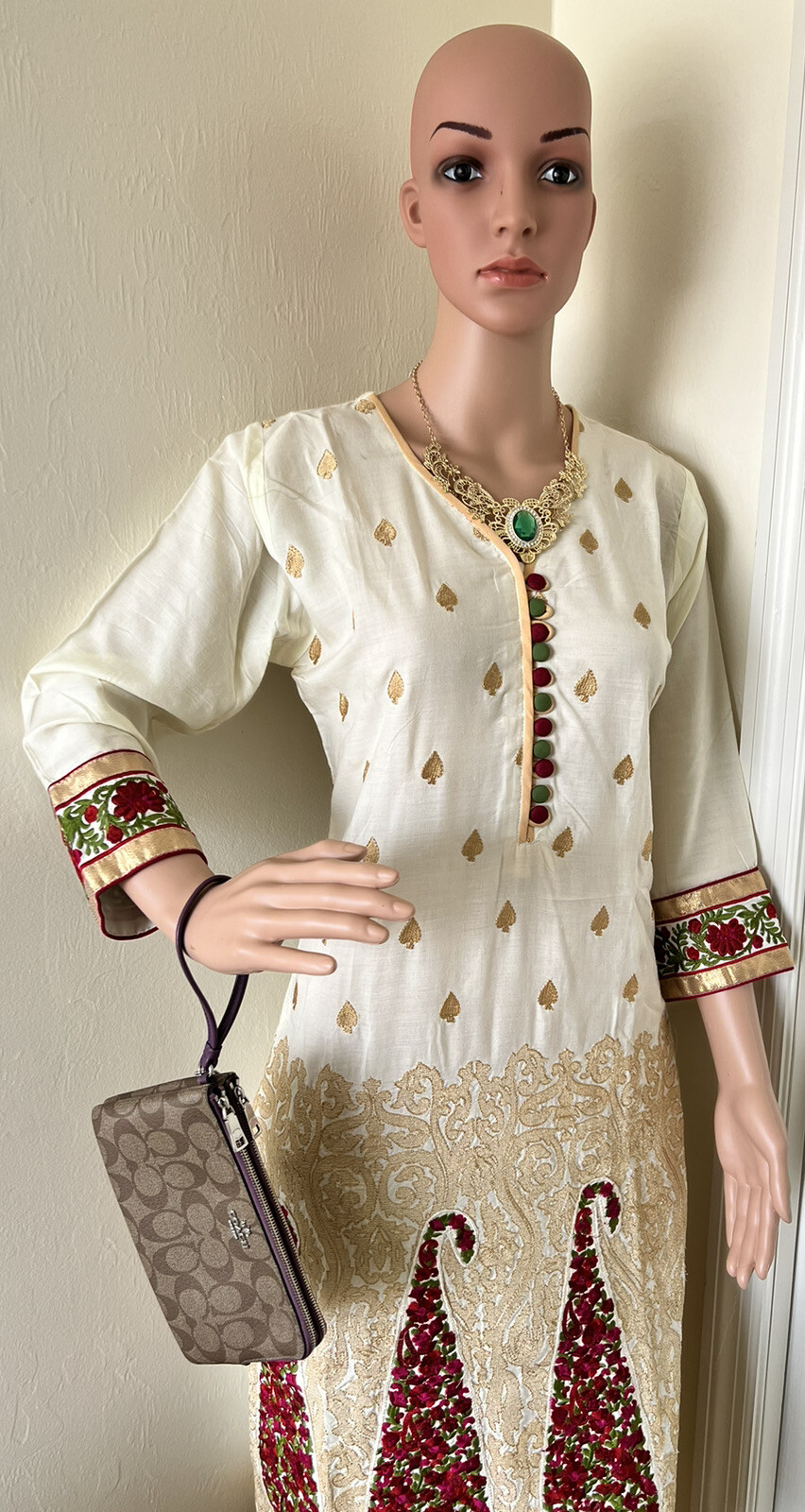 Indian/pakistani salwar Embroidered Rayon kameez Size 40” In White & Beige.