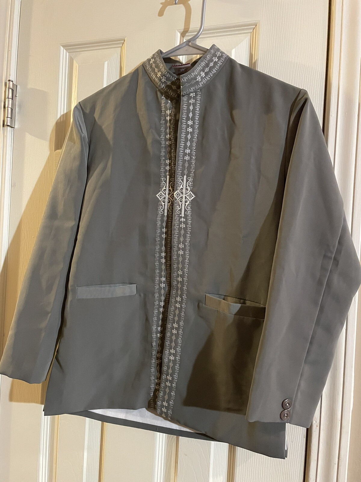 boys gray embroidered front button down Kurta by Parvin Size 10 Authentic