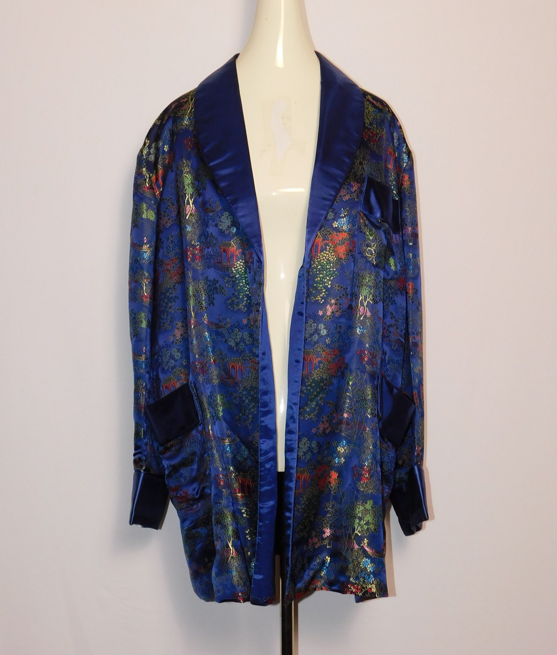 Vintage Men’s 1970s Satin Blue Asian Pagoda Theme Robe Kimono Sz 46