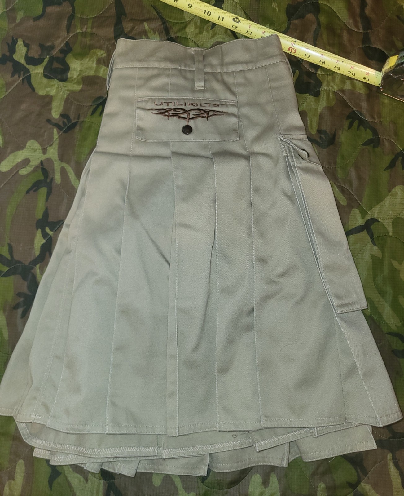 Utilikilt Men’s Khaki Utility Kilt Size 42 x 23 Snap Closure Heavy Duty