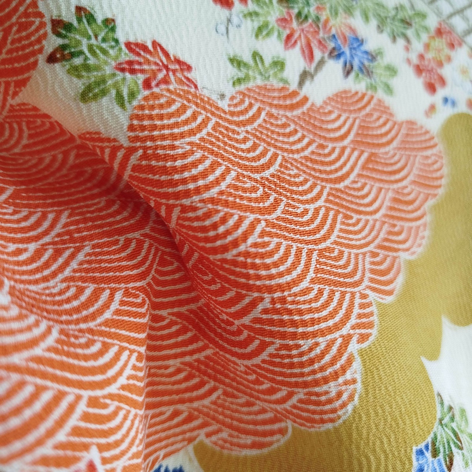 Vintage Silk Komon Kimono Cream Chirimen Stream Floral Seigaiha Pattern Japan