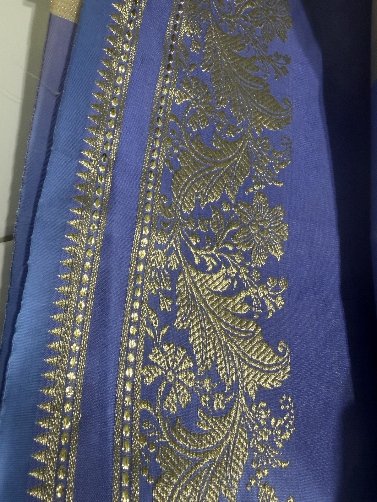 Sari Saree for Women NEW Handloom Made In India Purple Tan w/Golden Embroidery