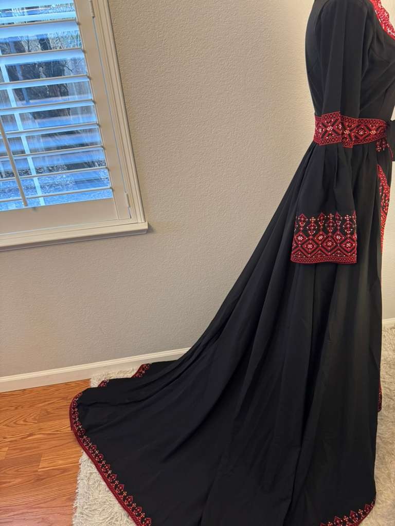 Marina Thobe Set – Women’s Embroidered Dress, Perfect for Eid, Abaya, Ramadan