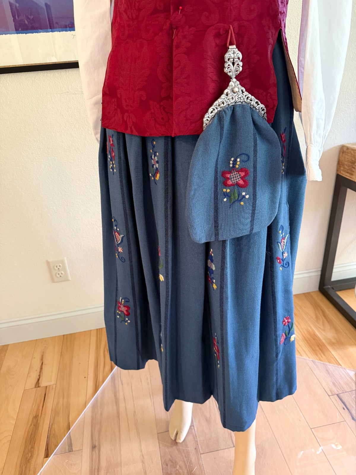 AUTHENTIC HEDMARK BUNAD NORWEGIAN Brocade Vest Fine blouse & Purse from Display