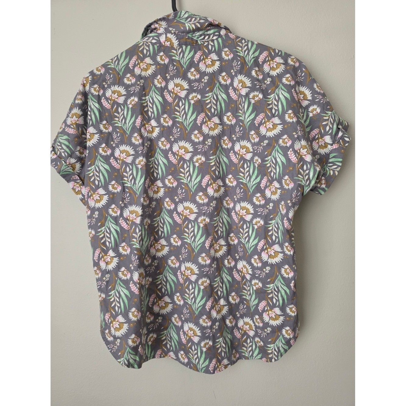 Universal Thread Gray Floral Short-Sleeve Button-Up with Mint & Pink Accents