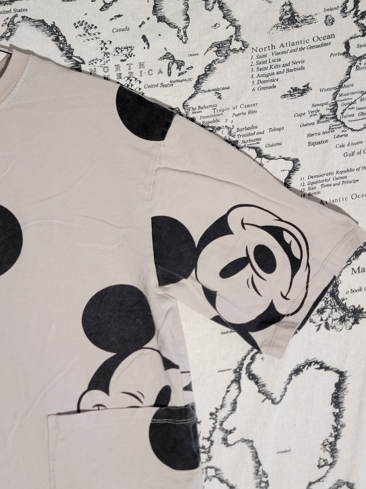 UKMD Mickey Mouse All Over Print T-Shirt Women’s Size M Pockets